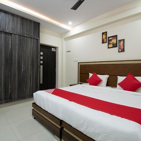 Oyo 46991 Sk7 Service Apartments Vijayawāda Exterior foto