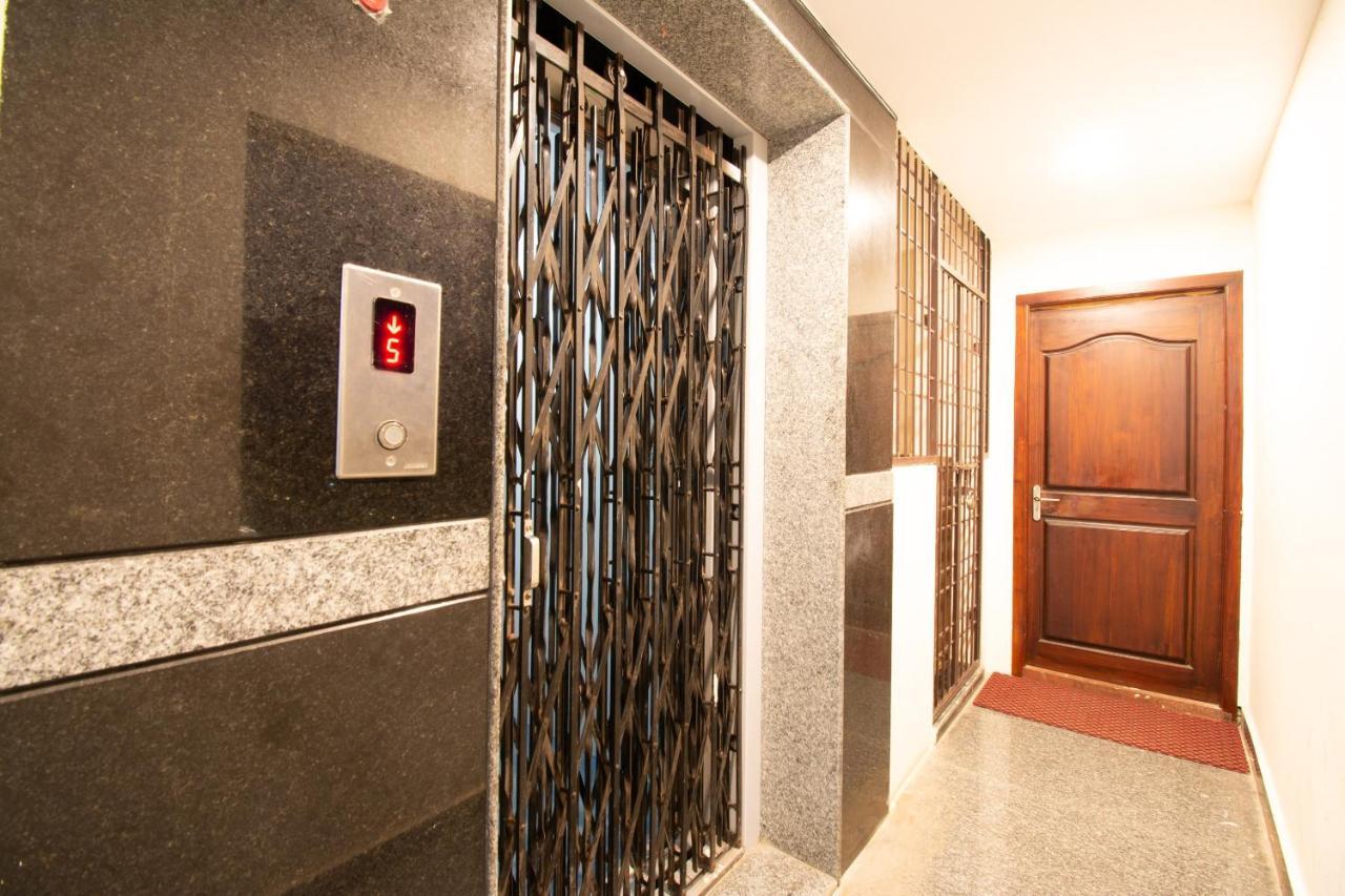 Oyo 46991 Sk7 Service Apartments Vijayawāda Exterior foto