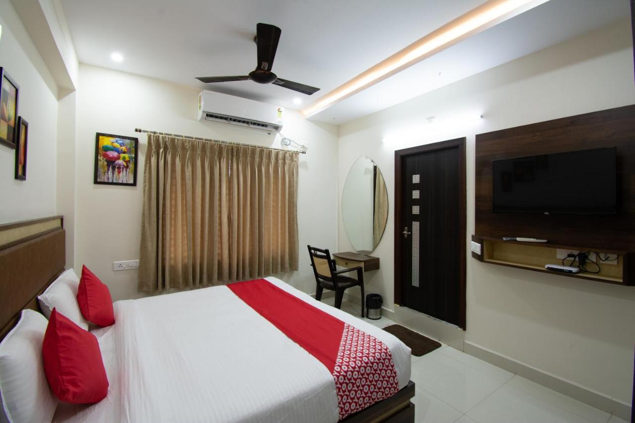 Oyo 46991 Sk7 Service Apartments Vijayawāda Exterior foto